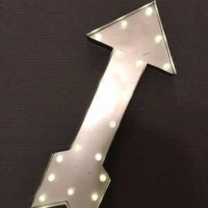 Used arrow light, wall sign